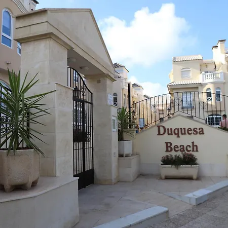 Los Locos Beach Apartment Торевьиа
