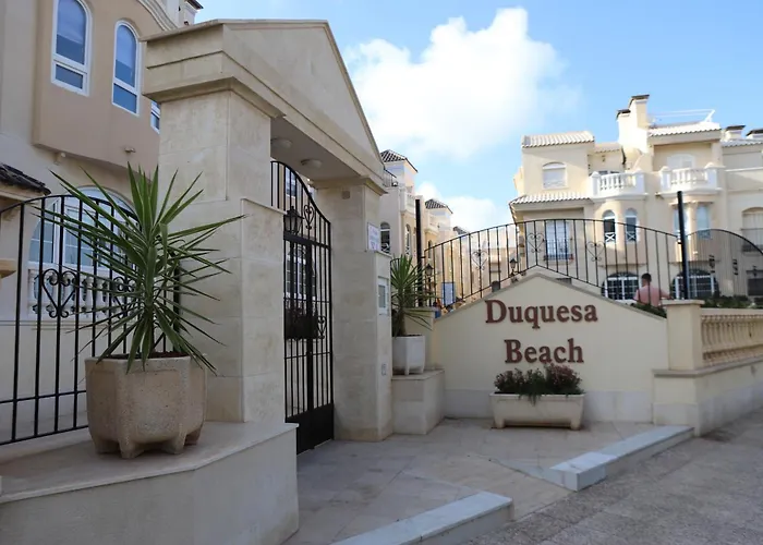 Los Locos Beach Apartment Торевьиа