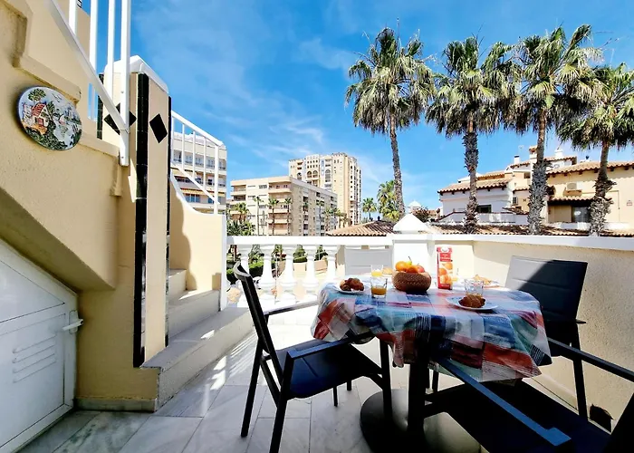 Апартаменты Los Locos Beach Apartment Торевьиа