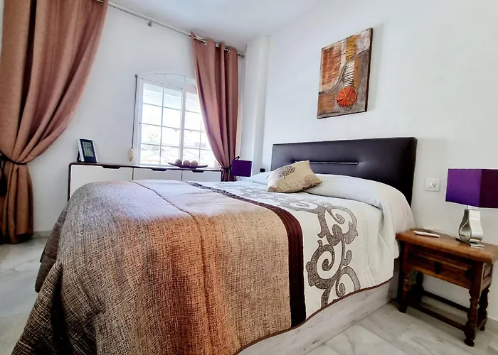 Апартаменты Los Locos Beach Apartment Торевьиа