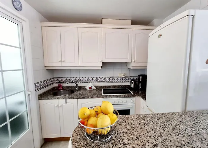 Апартаменты Los Locos Beach Apartment Торевьиа