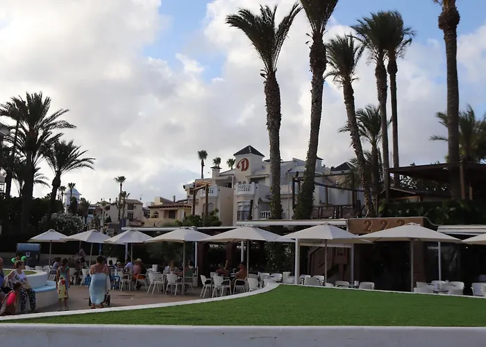 Апартаменты Los Locos Beach Apartment Торевьиа
