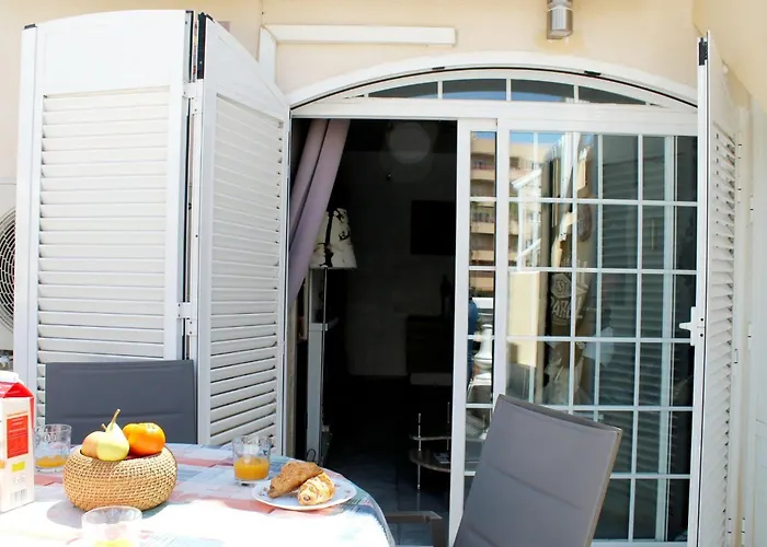 Los Locos Beach Apartment * Торевьиа